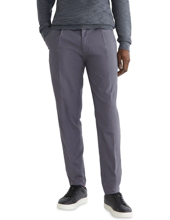 Modern Twill Tapered Pleat Pant in Grey