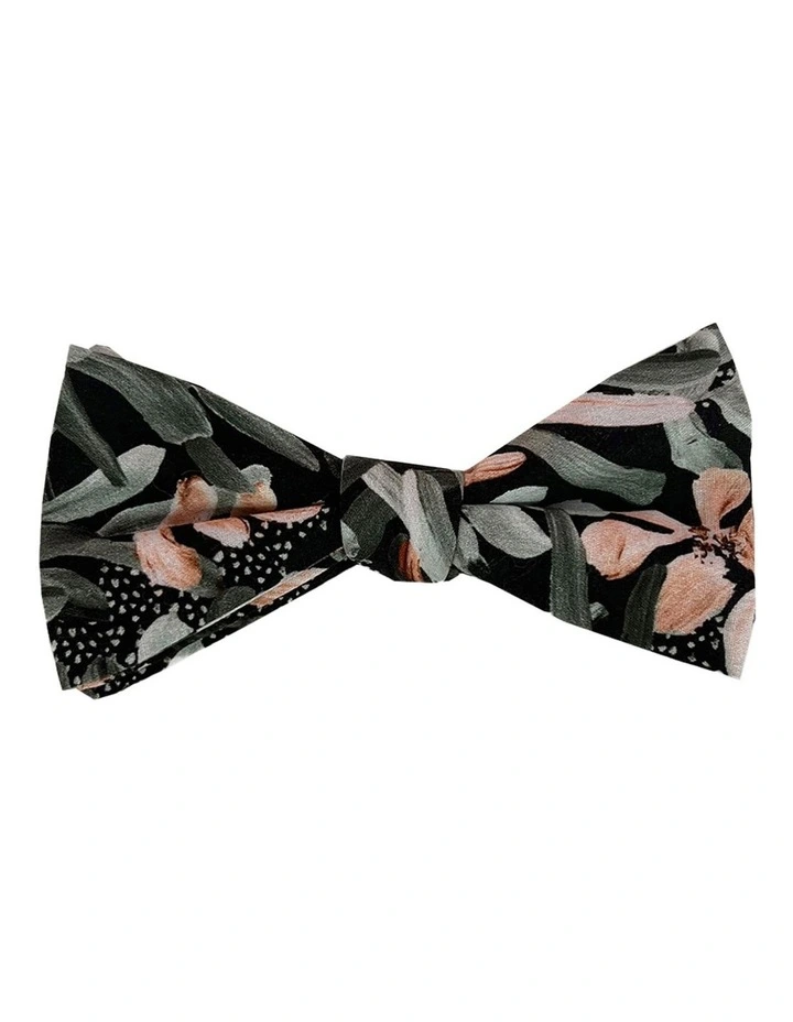 Protea Bow Tie in Green
