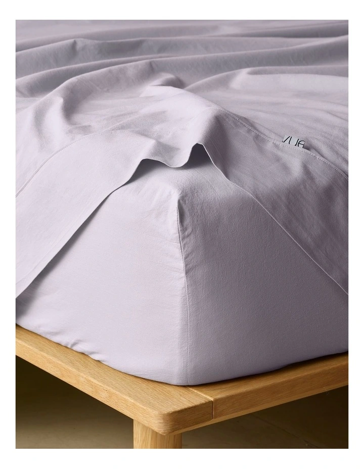 Stonewashed Cotton Fitted Sheet in Purple Heather