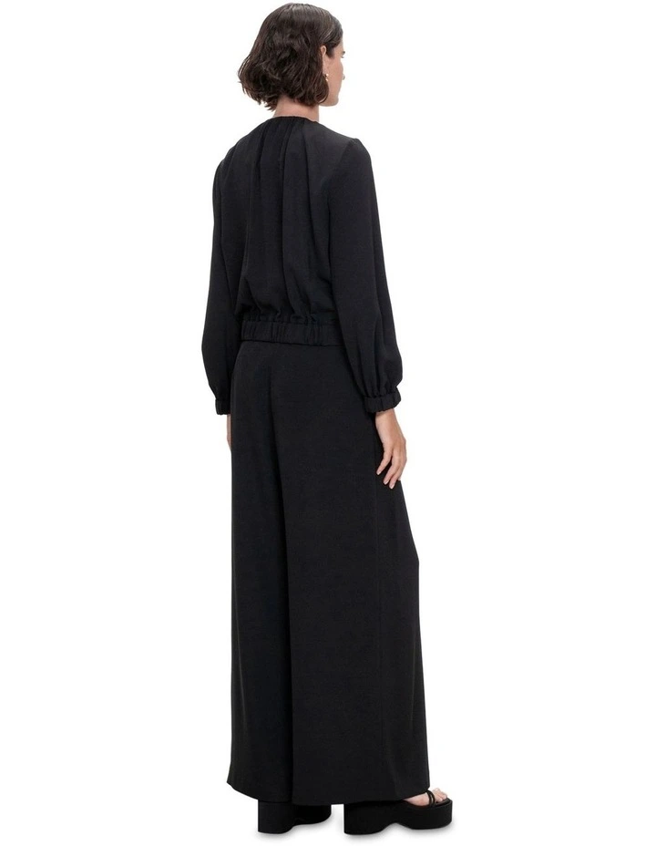 Stretch Twill Pleat Front Pant in Black
