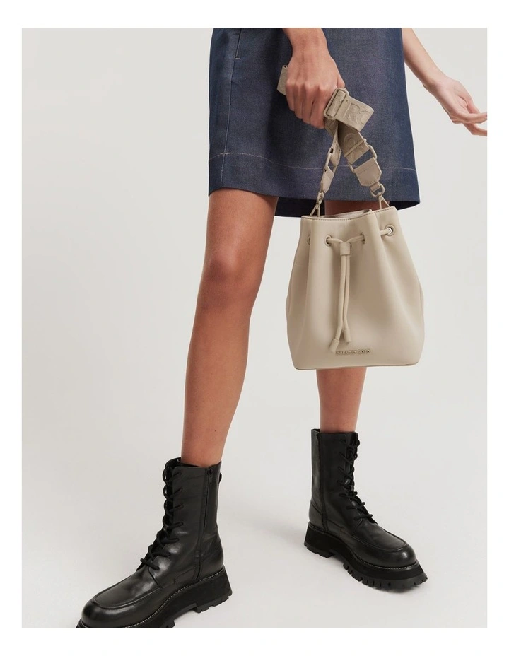 Bucket Bag in Camel