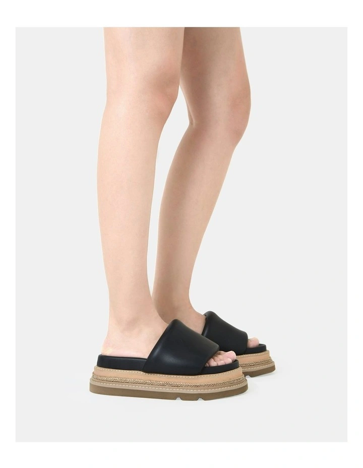Serrata Thongs in Black