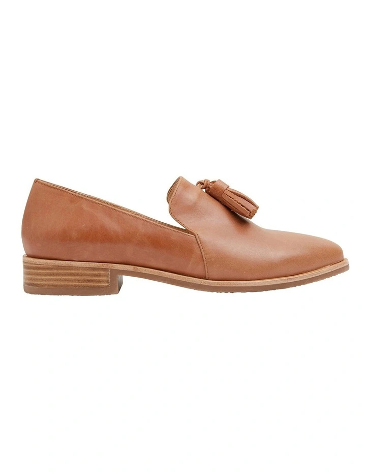 Salvador Flat Shoes in Tan Leather