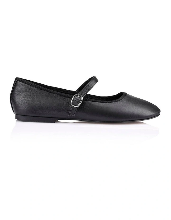 Bailey Leather Flats in Black