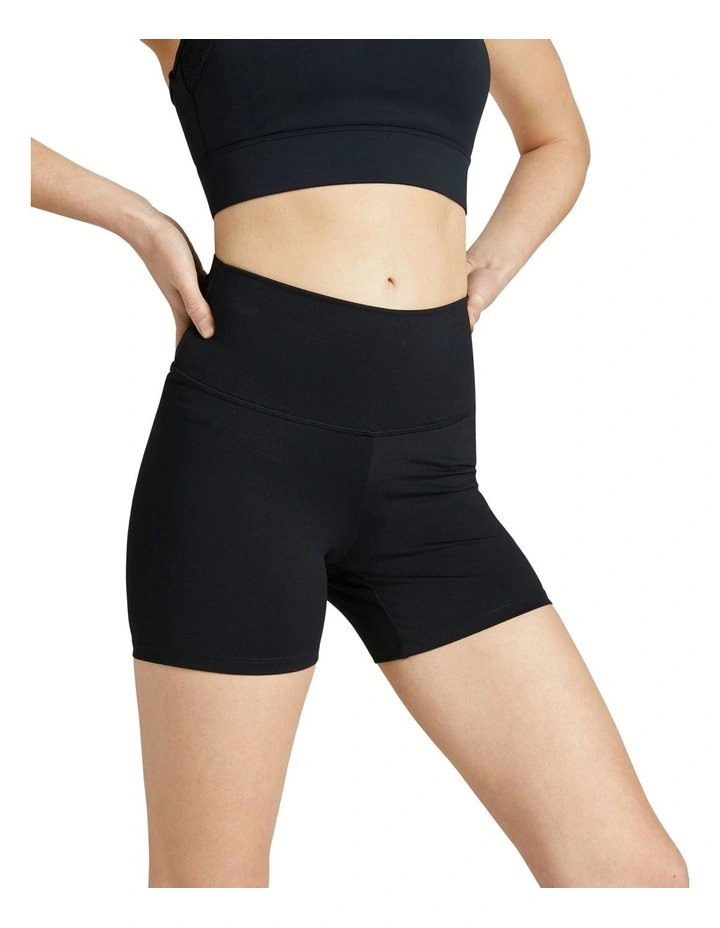 Scrunch Bum Bike Shorts in Black