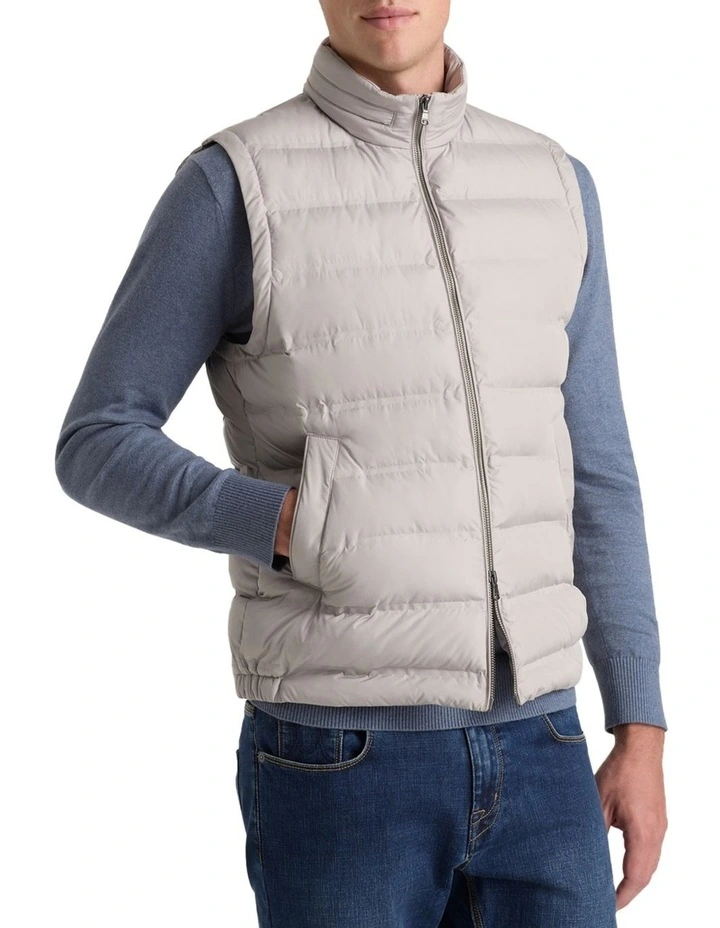 Farrington Gilet in Stone Solid