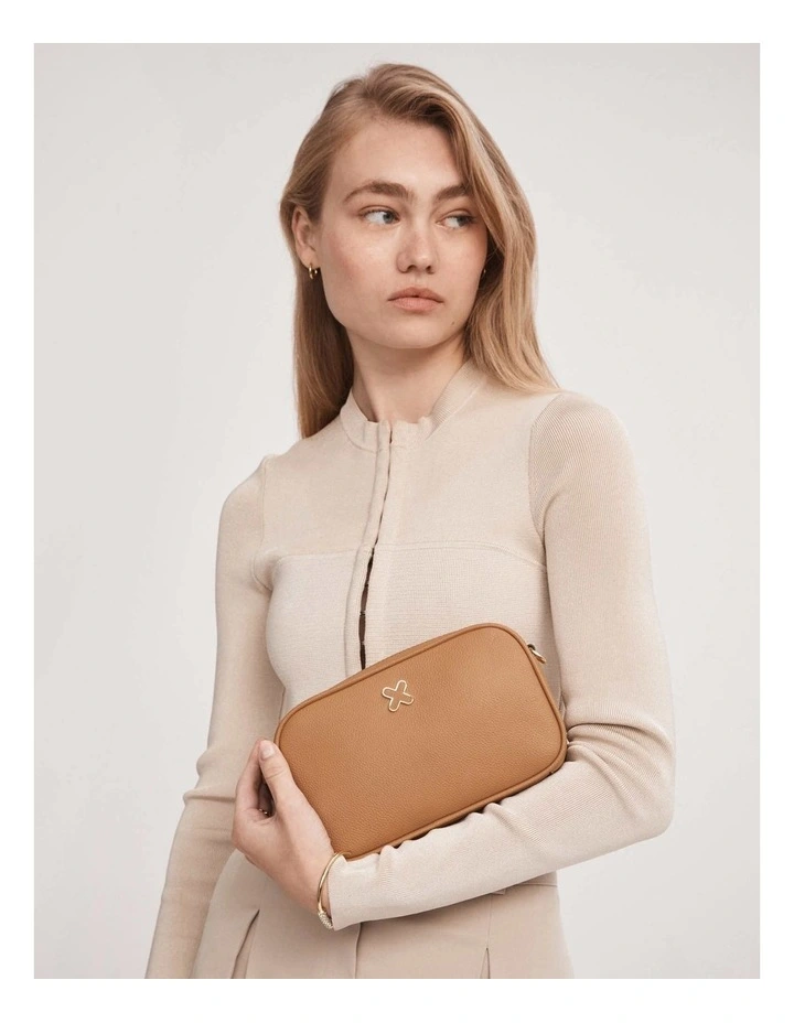 Hendrix Pouch in Caramel