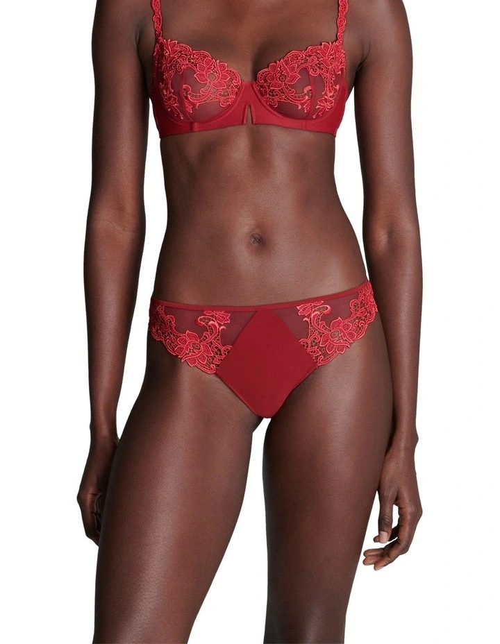 Saga Thong in Red