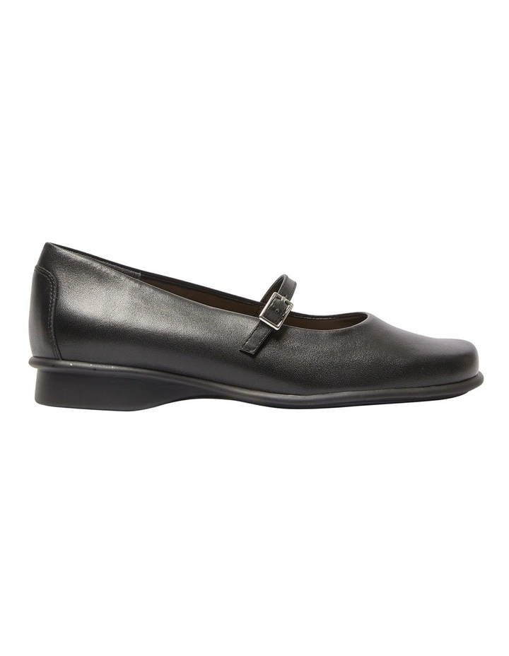 Katrina Flat Shoes in Black Leather