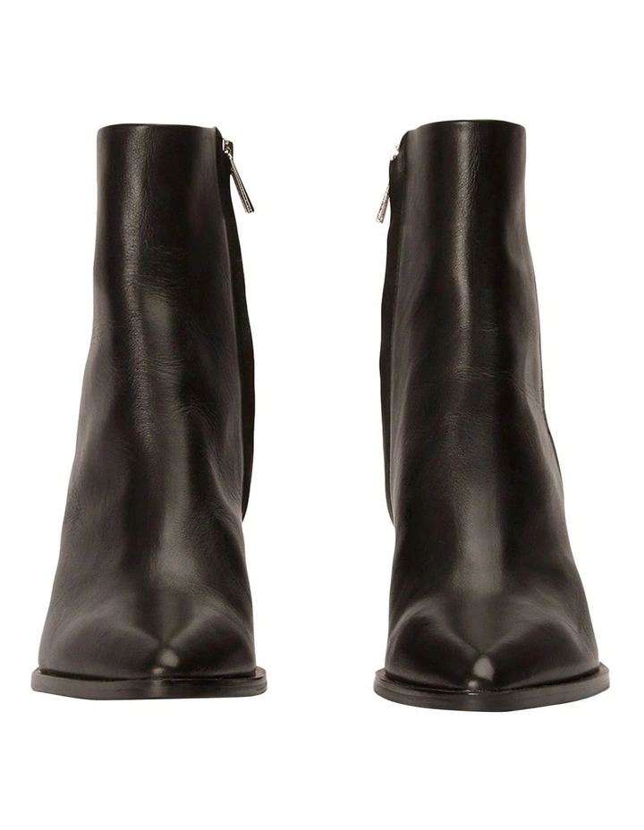 Phoenix Boots in Black