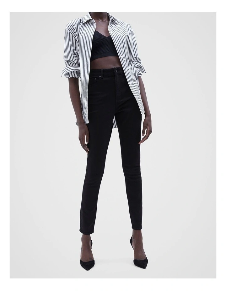 Classic High Rise Skinny Jean in Black