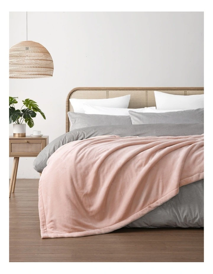 Hudson Fleece and Sherpa Reverse Blanket Single/Double/King in Blush
