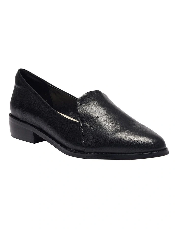 Tara Flat Shoes in Black Leather