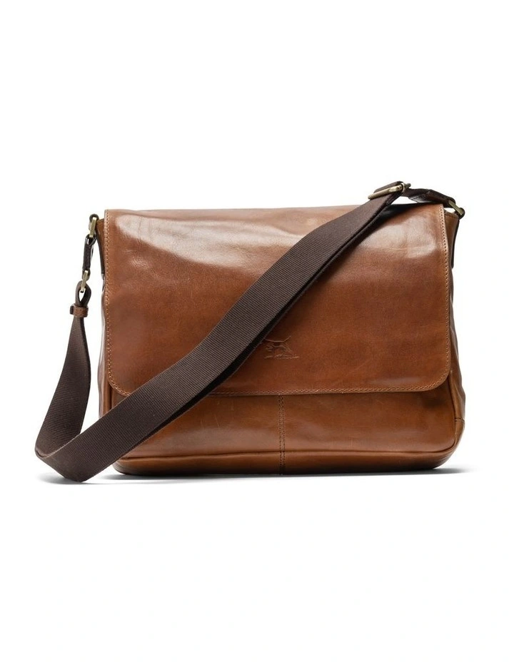 Cambridge Messenger Bag in Cognac