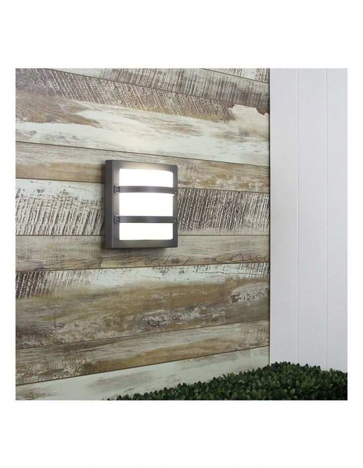 Largo Premium Outdoor Bulkhead Light Graphite