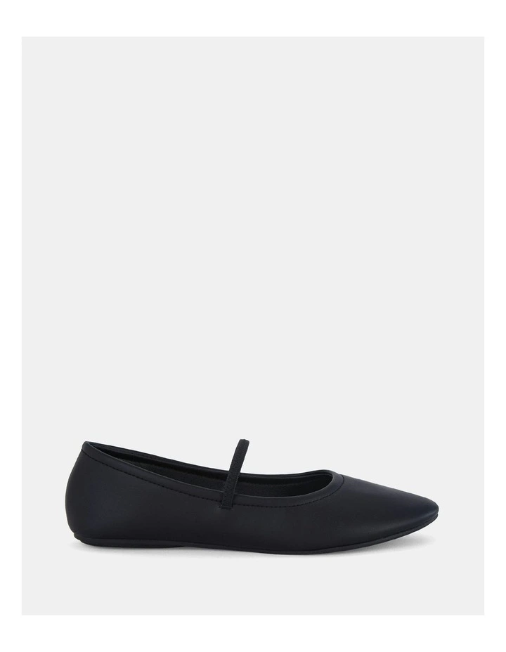 Calabria Ballet Flats in Black