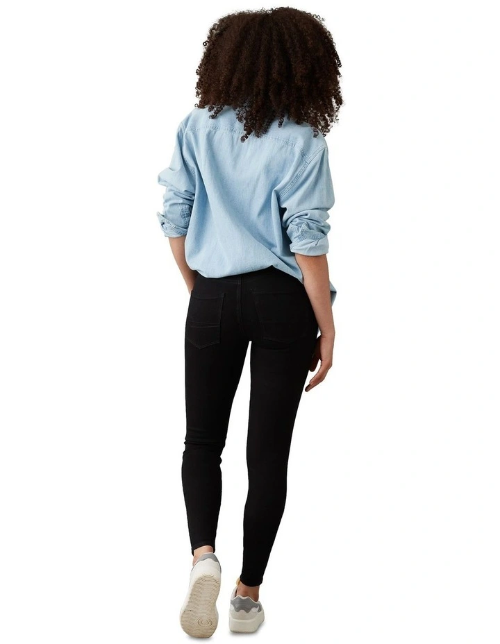 Dream Curvy High-Waisted Jegging in True Black