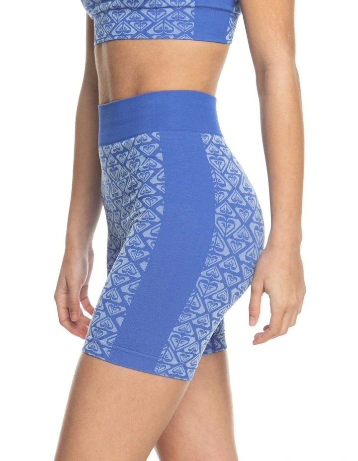 Chill Out Seamless Sports Biker Shorts in Ultra Marine