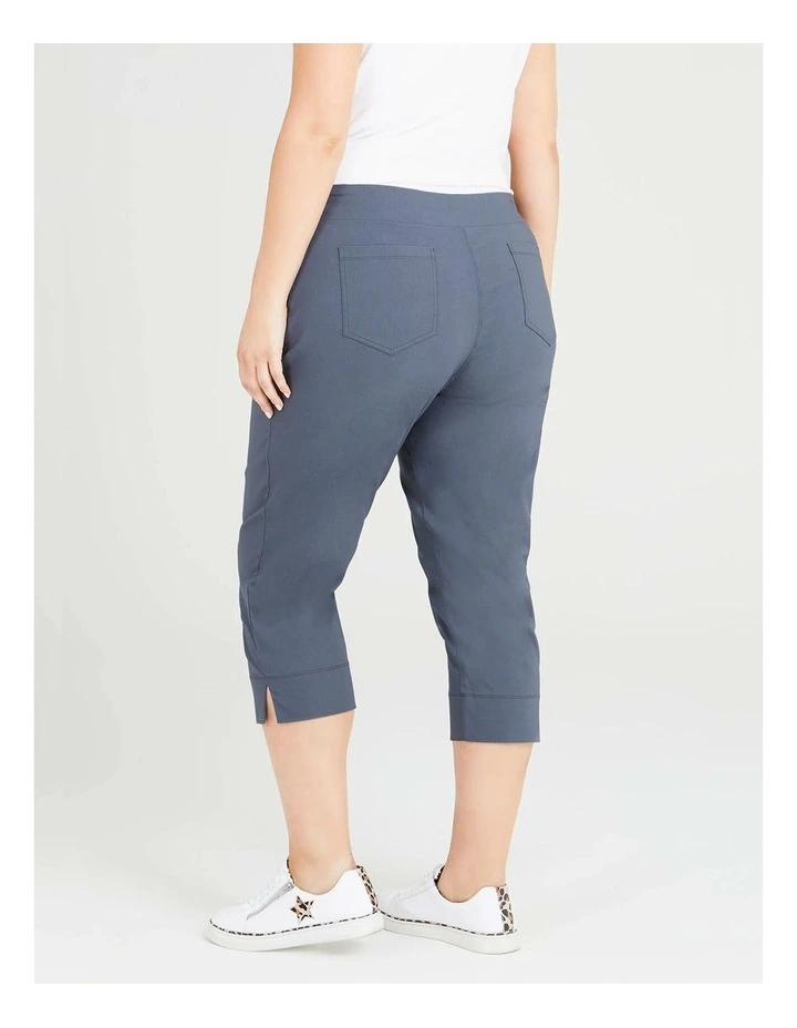 Expose Split Hem Crop Pant in Shark