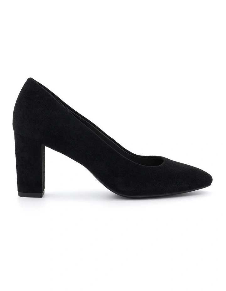 Birdie Pump in Black