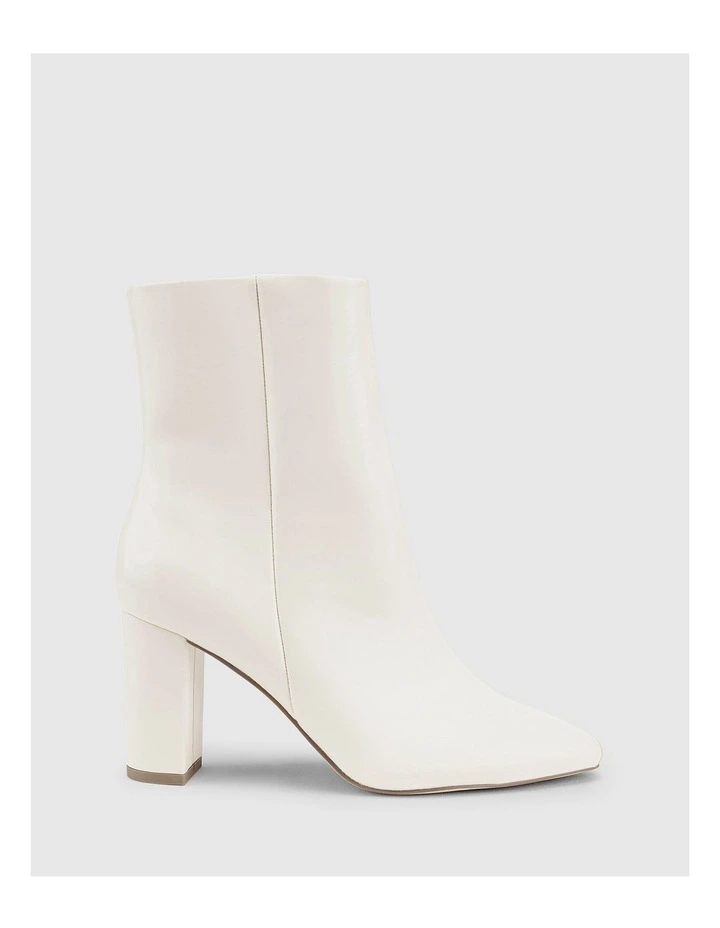 Hollie Boots in Beige