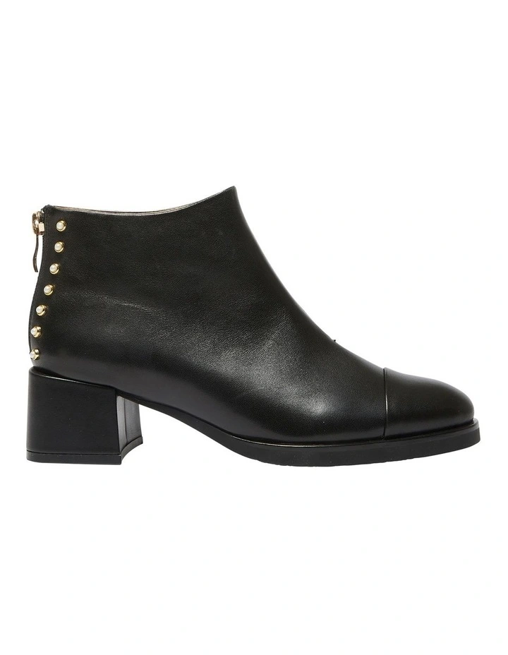 Aladdin Boots in Black