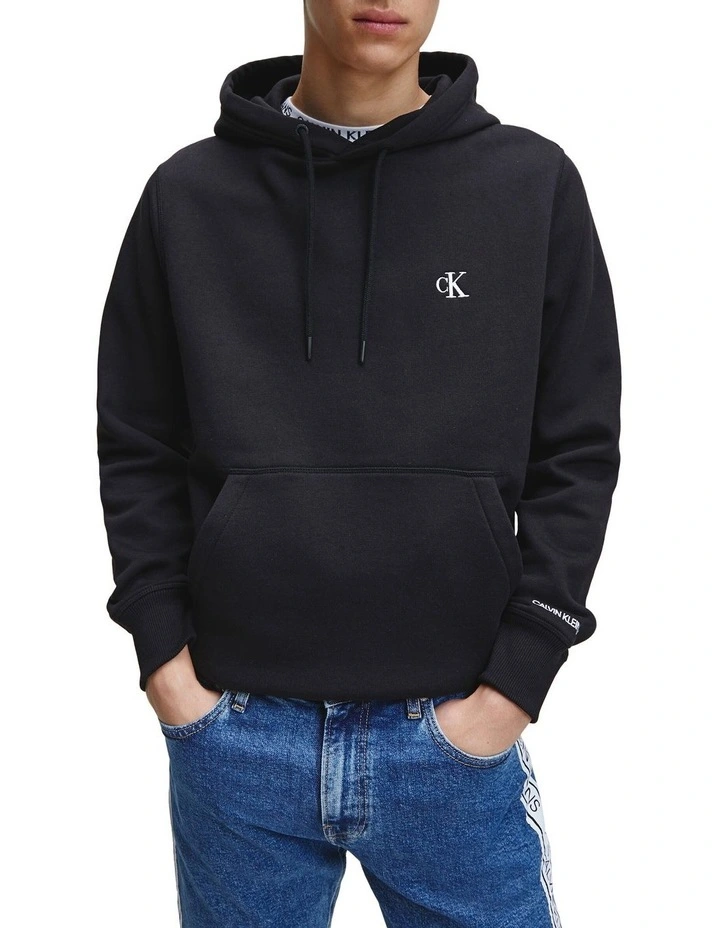 Essential Regular Hoodie in Black
