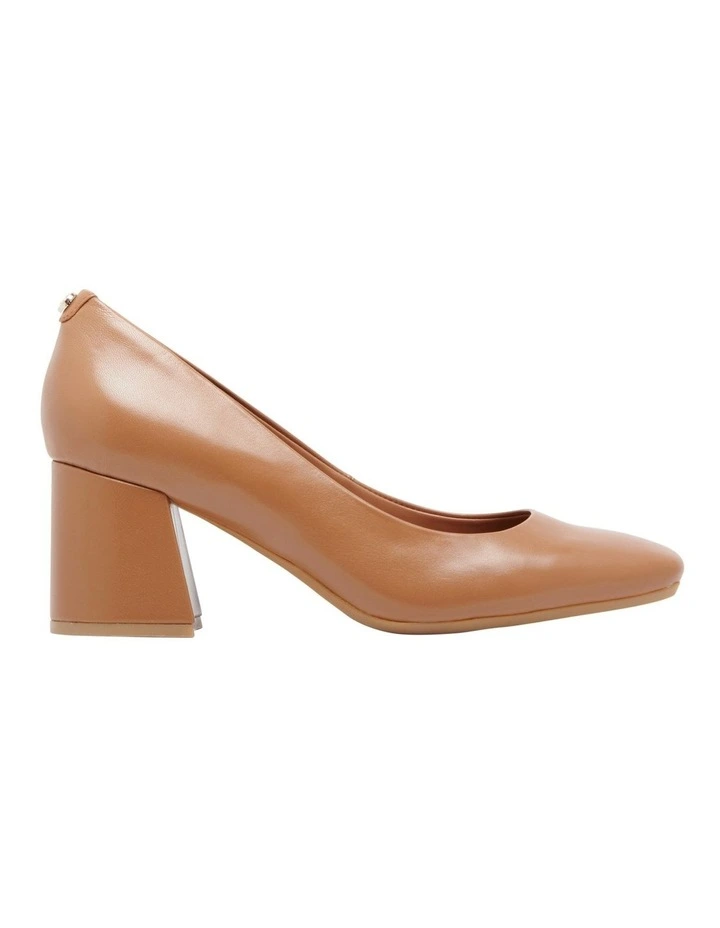 Vibe Pump in Caramel