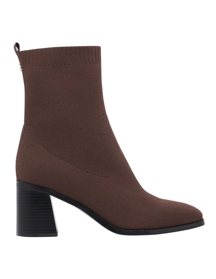 Meren Boots in Brown