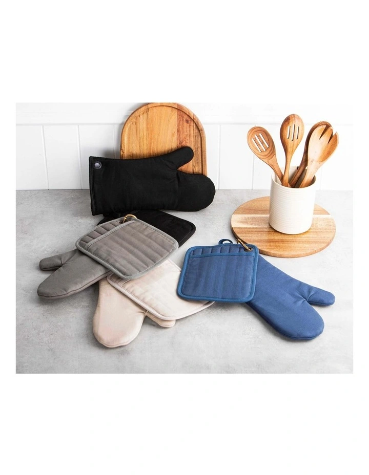 Austin Pot Holder And Oven Mitt Pack With Carabiner in Navy
