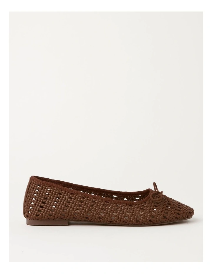Cora Flat Shoes in Tan