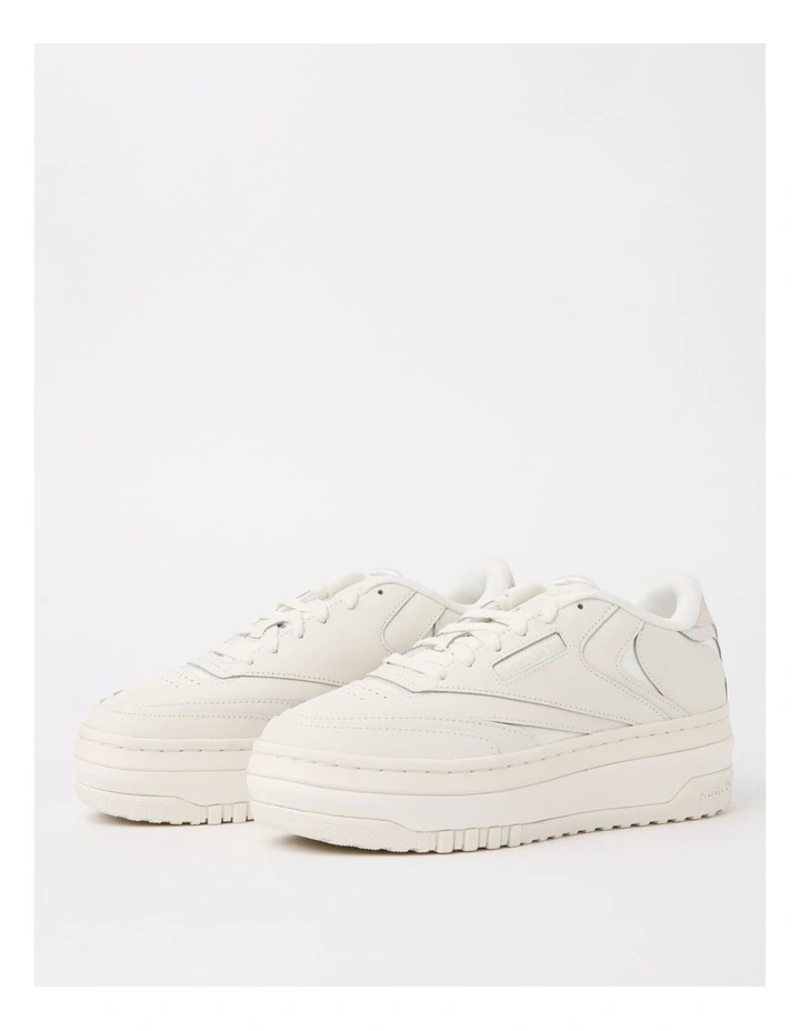 Club C Extra Sneakers in Ie1617 Chalk/Alabast