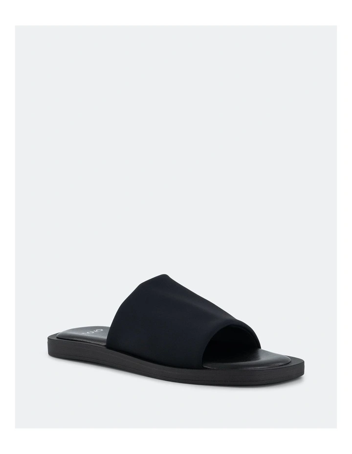 Vorage Flats in Black