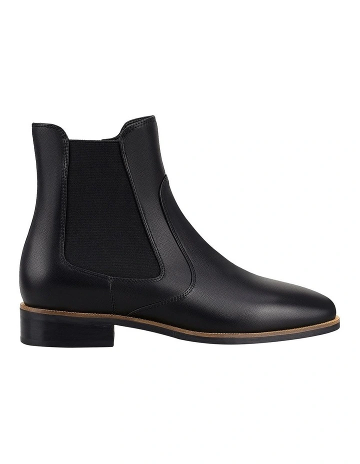 Tia Boot in Black