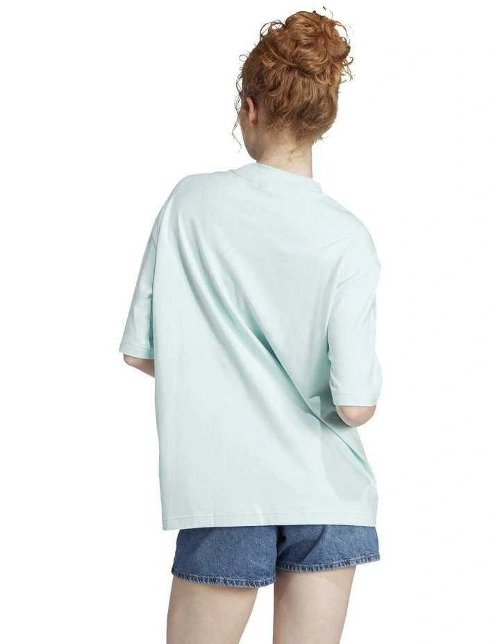 Future Icons Badge of Sport Boyfriend T-shirt in Semi Flash Aqua