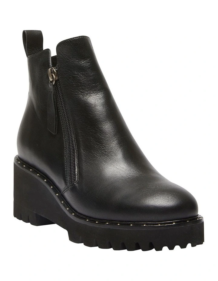 Jester Boots in Black