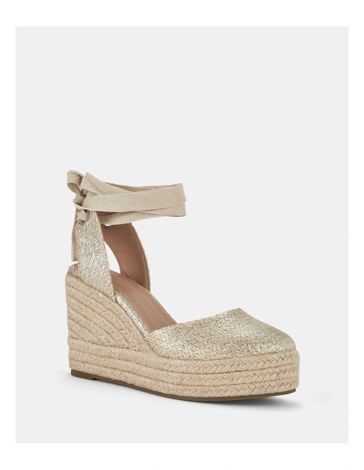 Buenosaires Wedge in Metallic Raffia