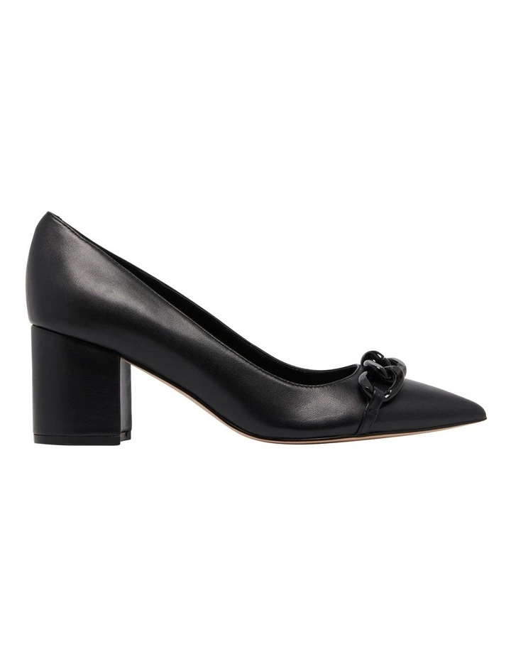Jezzie Pump in Black