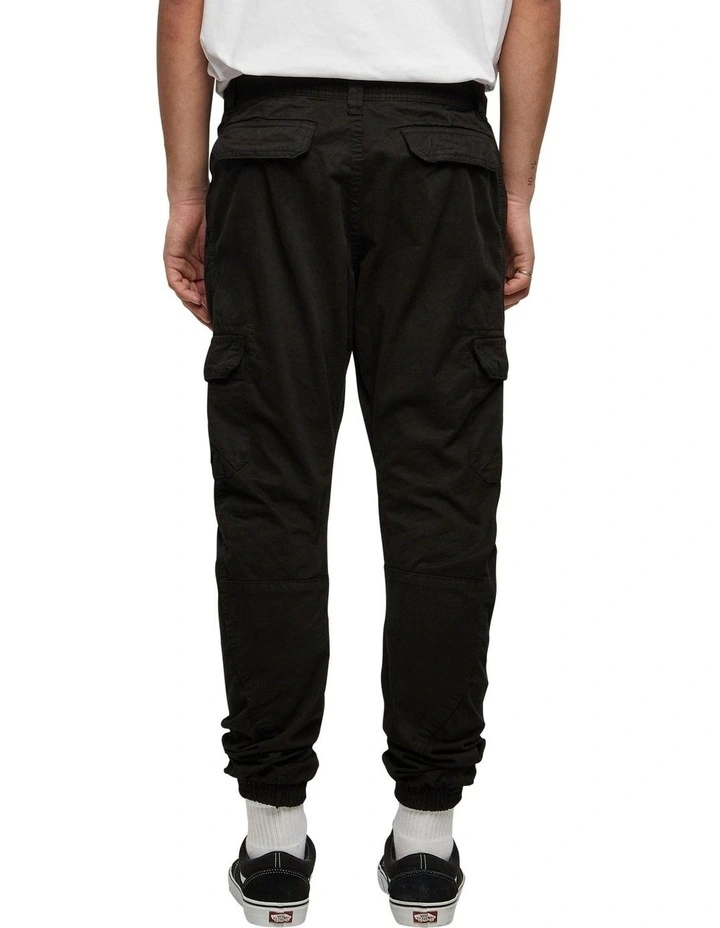Cuffed Cargo Jogging Pants in Black