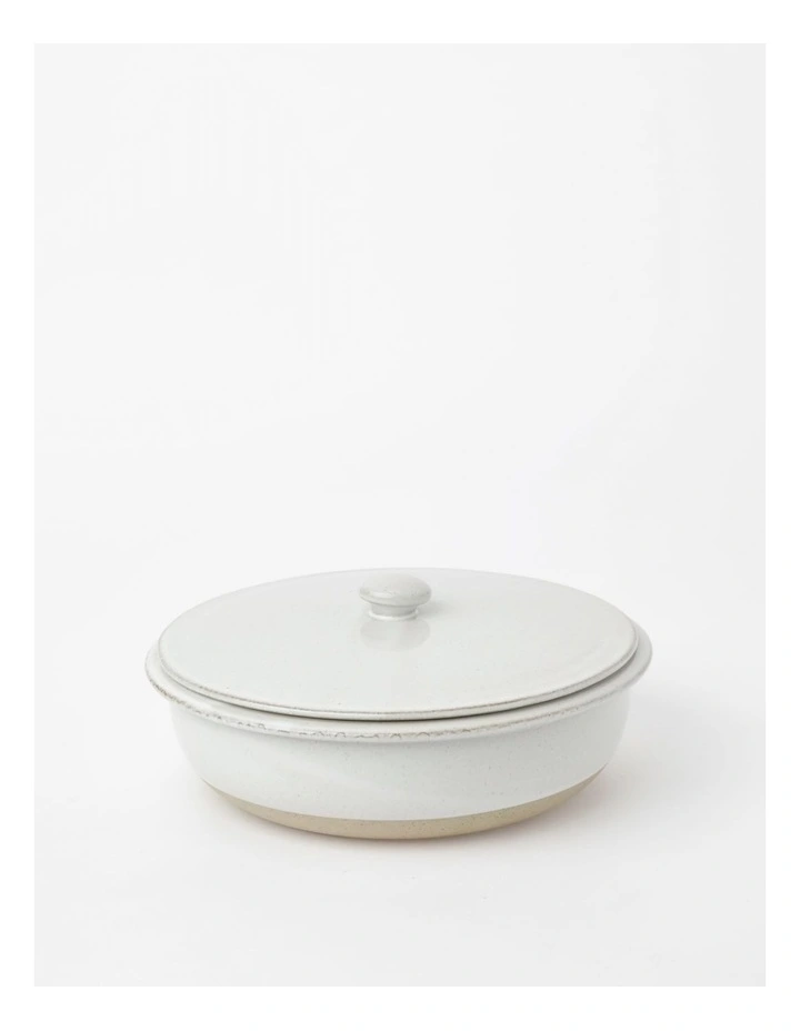 Esperance Wiped Edge Casserole Dish 28x28x12cm in White/Sand
