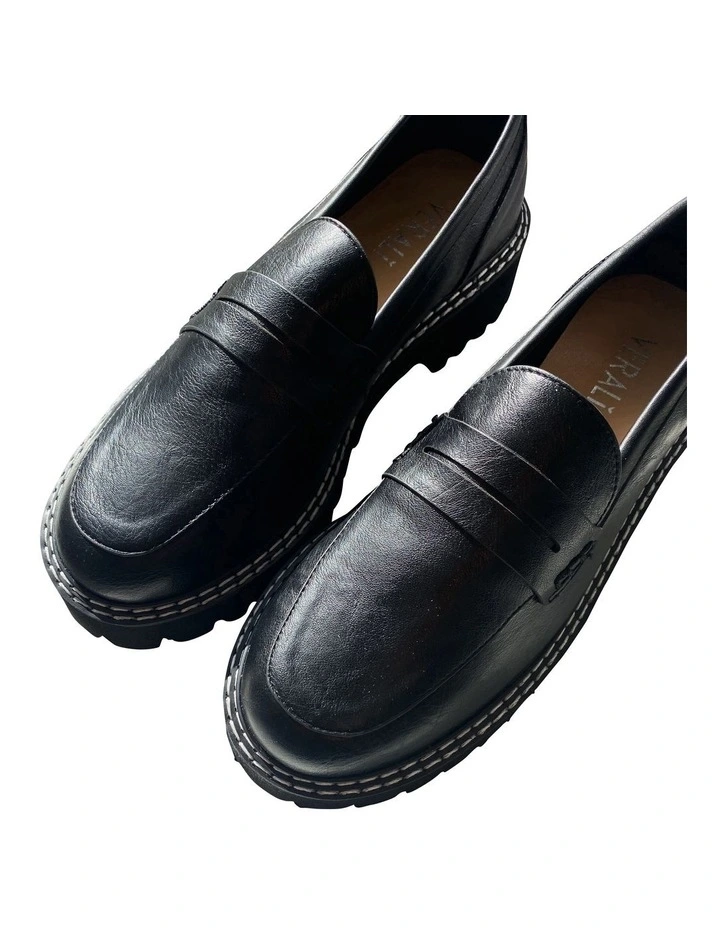 Neo Loafers in Black