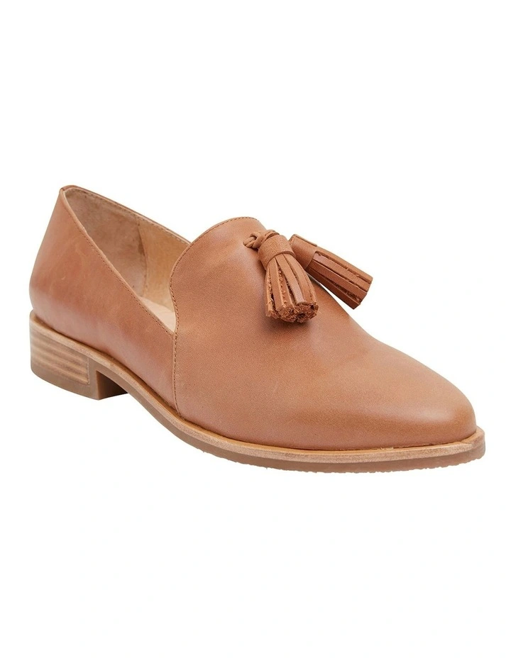 Salvador Flat Shoes in Tan Leather