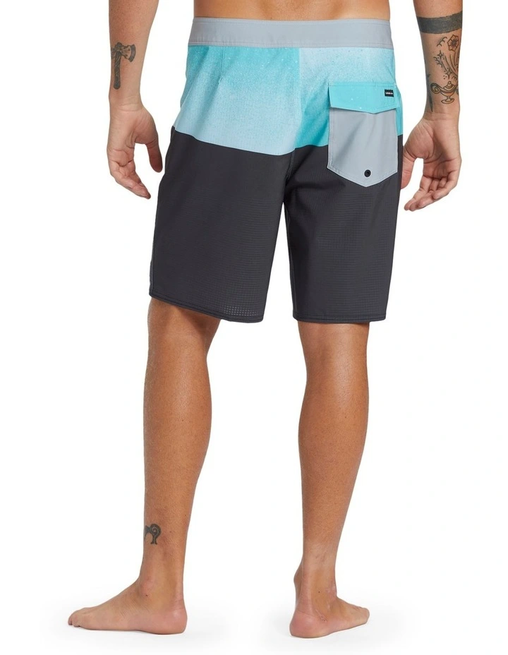 Highline Straight Boardshorts 19 Inch in Capri