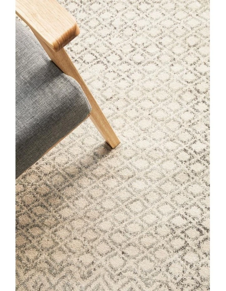 Evoke Diamond Transitional Round Rug in Grey