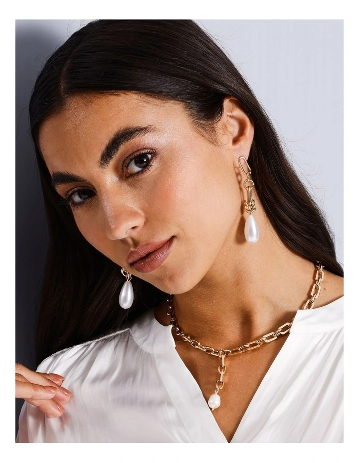 Chain Pearl Drop Earring in Gold