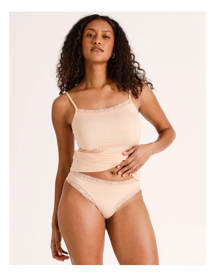 Smooth with Lace G-string in Beige