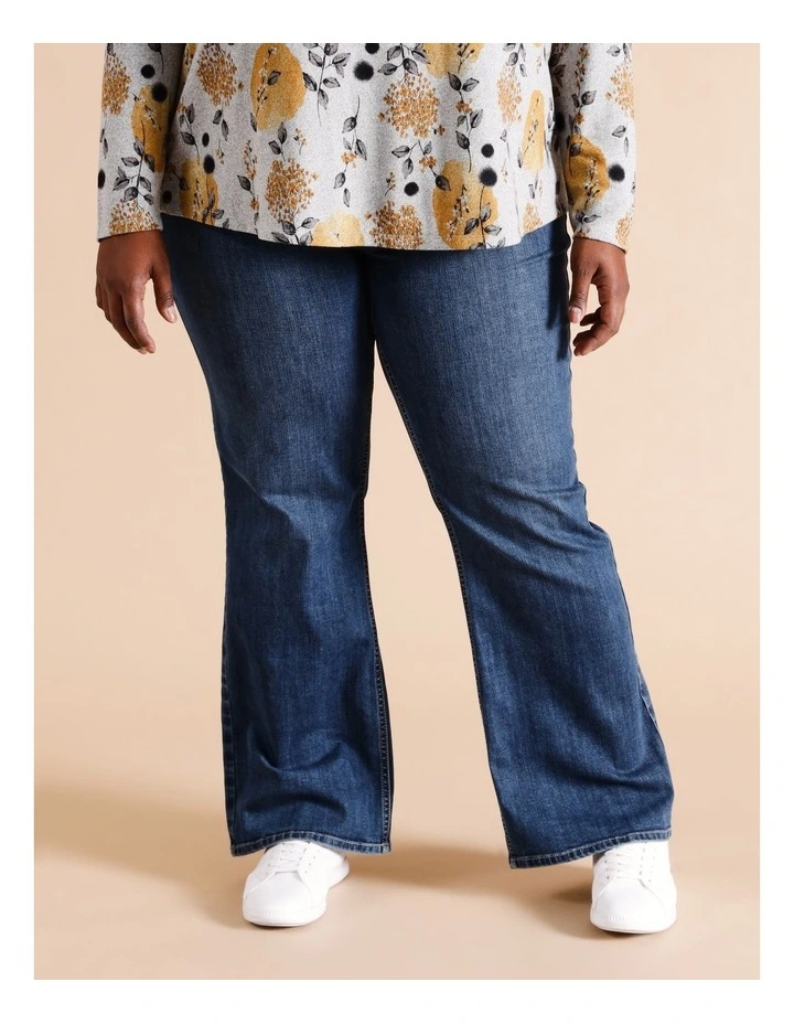 Organic Cotton Blend Wardrobe Staple Bootcut Full Length Jean In Vintage Wash