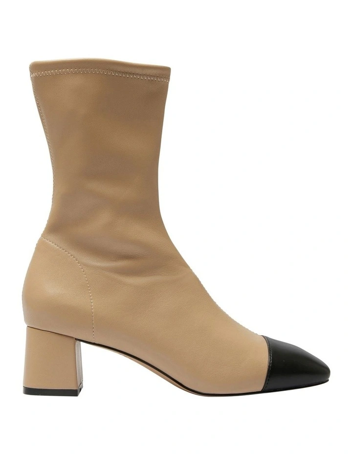 Token Boots in Black/Camel Stretch
