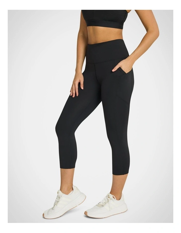 Cross Pocket 7/8 Tights in Black