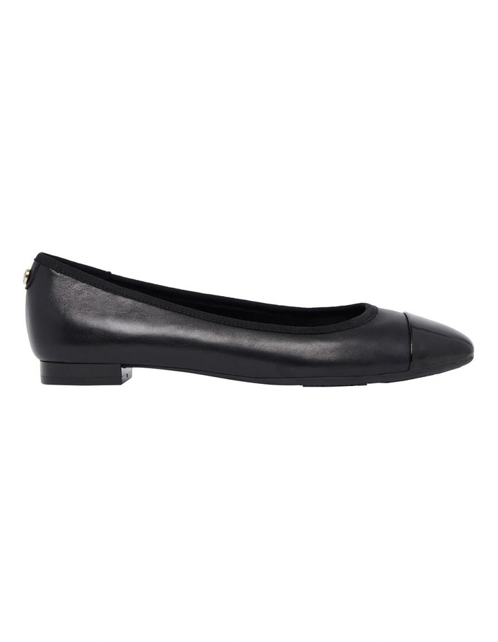 Ollin Ballet Flat Shoes in Black